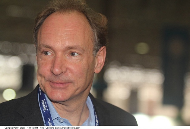 Ngài Tim Berners - Lee là người duy nhất trong danh sách này được nhận danh hiệu hiệp sĩ từ Nữ hoàng Anh Elizabeth II.
