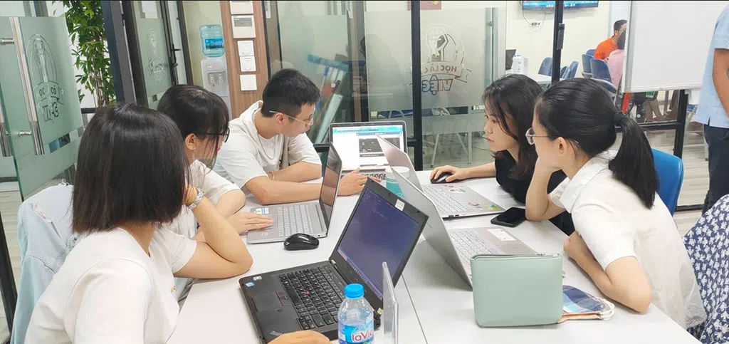 Coding Bootcamp là gì ? Tại sao Bootcamp được đánh giá là hình thức học hiệu quả nhất ?