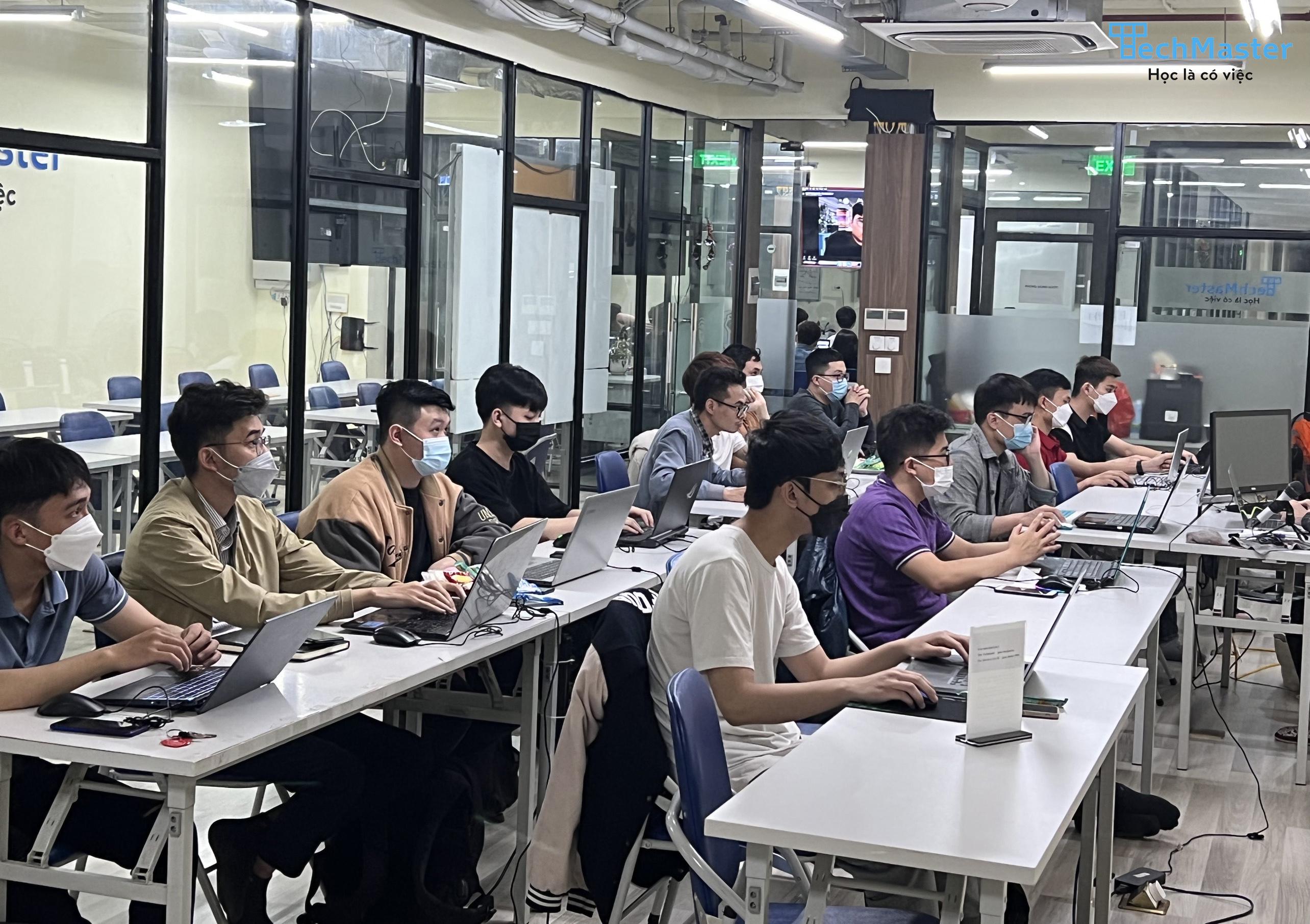 Techmaster Vietnam - Khai giảng Lớp Lộ trình Java FullStack cho người mới bắt đầu tháng 3/2022